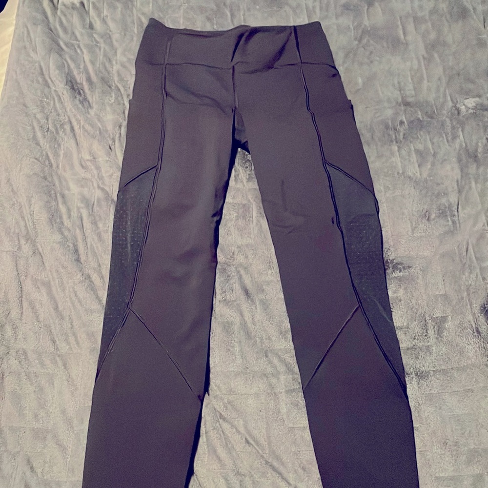 Lululemon Black Leggings - Size 6 - Side Details